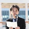 藤井裕久市長のあいさつを読み上げる富山市活力都市創造部長の深山隆氏