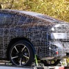 BMW iX4 市販型のプロトタイプ