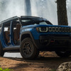 ジープの“四角い”新型電動SUVに熱視線！ 注目のオフロード性能に「ドア外せるのガチ」「ちゃんとジープらしい」の声も 画像