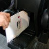 大型センターコーンソールはA4サイズの書類も収納できる