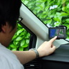 nuvi205W をテストする神尾寿氏