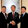 左より豊田通商常務取締役中山純、福助吉野哲社長、MKSパートナーズ松木伸男社長。 10月14日、豊田通商東京本社にて