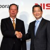向かって左から、住友商事副社長執行役員大森一夫氏と日産自動車最高執行責任者志賀俊之