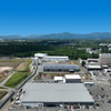 TSMC第二工場（左）と、隣接する永井運送の物流エリア（中央）