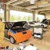 整備中のクルマを間近で見られるなんてワクワクしませんか?