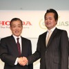 福井威夫ホンダ取締役社長（当時）、依田誠GSユアサ取締役社長（2008年12月）