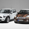 50周年記念モデル「MINI 50カムデン」（左）と「MINI 50メイフェア」（右）