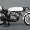 ホンダRC166 GPレーサー（画像は試作品、未塗装。製品のホイールはメッキ仕様となる）