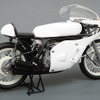 ホンダRC166 GPレーサー（画像は試作品、未塗装。製品のホイールはメッキ仕様となる）