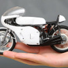 ホンダRC166 GPレーサー（画像は試作品、未塗装。製品のホイールはメッキ仕様となる）