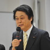 衆議院第一議員会館の議連会議でマイクを握る内山晃会長（撮影＝中島みなみ）