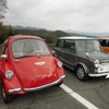 とても珍しいハインケルというバブルカー（向かって左）とミニ