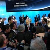 メルセデスのディーター・ツェッチェ会長（画面中央）