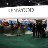 ノースホールに入ってすぐ左側に構えたケンウッド。巨大なKENWOODのロゴマークが真っ先に飛び込んでくる
