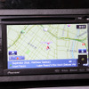 AVIC-X920BT。モニターはタッチパネル機能付き6.1型WVGAを採用。iPod/iPhoneは背面のUSBに接続。BluetoothAudioにも対応。ボイスコントロール機能も備える
