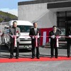 九州地方初、福岡県八女市で運行開始。記念式典でのテープカット