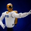 2社が共同開発したヒューマノイドロボットRobonaut2（通称：R2）