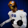 2社が共同開発したヒューマノイドロボットRobonaut2（通称：R2）