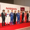GT500のドライバー、柿元総監督、眞田NISMO社長でフォトセッション