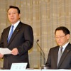 17日17時の会見で、品質向上活動の具体策を表明する佐々木副社長（向かって左。撮影＝中島みなみ）