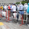 傘は走るときに邪魔なので置いていく（撮影＝石田信一郎）