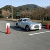 高雄大駐車場でタイムラリー計測中のチシタリア202SC。同型車がアメリカのニューヨーク近代美術館（MoMa）に永久展示されている