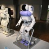 ホンダコレクションホールに移されたASIMOとロボットたち。写真は、初展示となるP3改良試作型改め「P4」