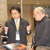 内山晃代議士（民主党二輪車ユーザー議連会長）とミヒャエル・シャノー社長（KTMジャパン）。撮影＝中島みなみ