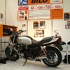 バイロ。ロッカードアは二つ折りで開閉し、バイクに当たらないよう配慮されている