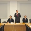 左から大西健介事務局長、大畠章宏副会長、高木義明会長、渡邉浩之ITS Japan会長、天野肇同専務理事（撮影＝中島みなみ）