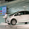 i-MiEVはリーフの価格発表と同日、値下げを発表した（三菱 益子修社長とi-MiEV）