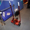 産業総合研究所製の「小型・軽量パーソナルモビリティ」。無人時。電源を切っている時だったため、無人倒立はしていない