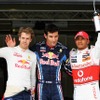 予選上位3人：向かって左から3番手ベッテル、ポールのウェバー（以上レッドブル）、2番手ハミルトン（マクラーレン）