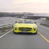 SLS AMG E-CELLをデビッド・クルサードが試乗（画像は動画キャプチャー）