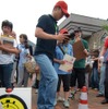 通常はタイヤで競技計測ラインを踏んでスタートだが、今回はまず足で踏んで競技スタート