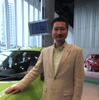 山根デザイナー