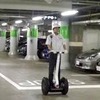 セグウェイで駐車場を巡回---東京丸の内 画像