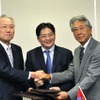 左から、野間口AIST理事長、ゾリグト・モンゴル鉱物資源・エネルギー大臣、河野JOGMEC 理事長