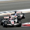 2006年、バーレーンGP。チームメイトのジェンソン・バトンをリードするバリチェロ