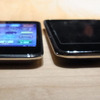 1世代前のiPod touch（右）との薄さ比較 1世代前のiPod touch（右）との薄さ比較