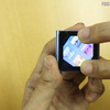 iPod nanoを2本指で回転させているところ iPod nanoを2本指で回転させているところ