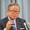 自見庄三郎金融・郵政担当相（21日・金融庁）　撮影＝中島みなみ