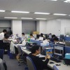 携帯電話のアラーム音がいっせいに鳴り響いた 携帯電話のアラーム音がいっせいに鳴り響いた