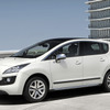 3008ハイブリッド4はディーゼルHVで4WD