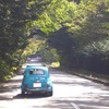 軽井沢を走る参加車。アバルト695SS