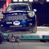 MINIクロスオーバーの衝突テスト