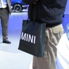 MINIの紙袋自体が会場でブランド化