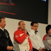 プレスブリーフィングで出展車を紹介する各ブランド担当者
