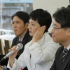 CMの撮影風景。話題になった事業仕分けのひとコマをアレンジして、同社の強みである買取価格を訴求する内容となっている。