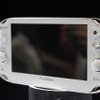 「NGP」を間近でチェック! カラーは2種類～ゲームカードも 「NGP」を間近でチェック! カラーは2種類～ゲームカードも